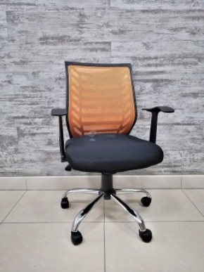 Кресло Barneo K-138 для персонала (черная ткань оранжевая сетка) в Перми - perm.mebel-74.com | фото